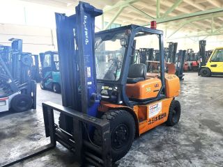 targonca -FORKLIFT TRUCK 4-WHEEL KOMATSU