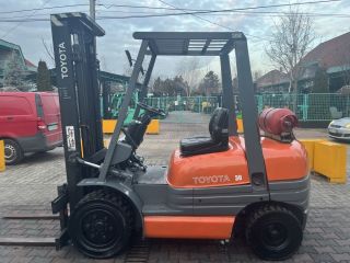 targonca -TARGONCA 4TÁMASZÚ HOMLOKVILLÁS  TOYOTA