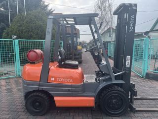 targonca -TARGONCA 4TÁMASZÚ HOMLOKVILLÁS  TOYOTA