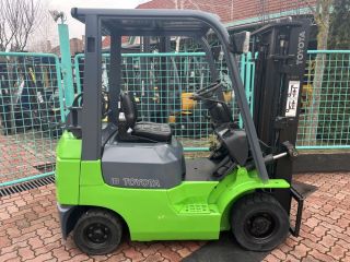 targonca -TARGONCA 4TÁMASZÚ HOMLOKVILLÁS  TOYOTA